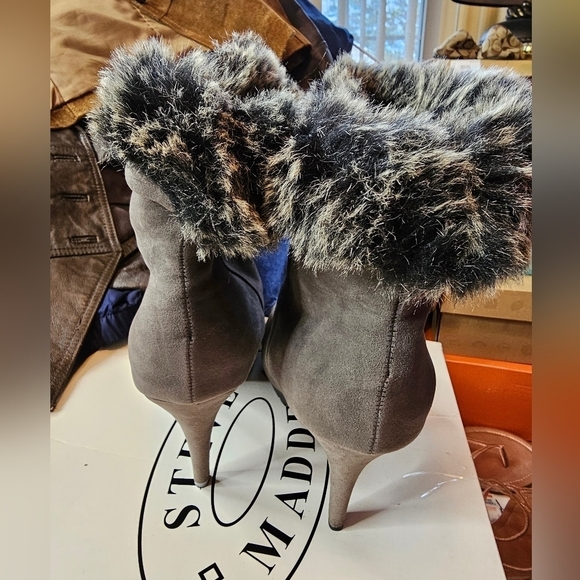 FASHIONABLE WOMAN STEVE MADDEN GRAY HIDDEN PLATFORM  ANKLE BOOTIES SIZE 11 - Picture 7 of 10